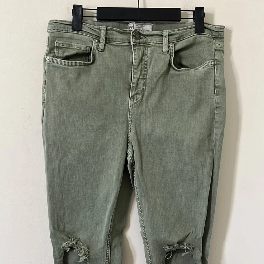 Free People Moss High Rise Distressed Busted Knee Skinny Jeans Size 31 - Picture 4 of 12